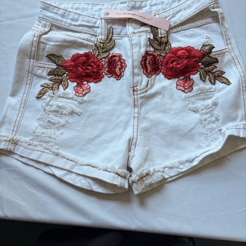 TWFS Distressed White Jean Shorts, Hip Cutout, with Flower Appliques - XS